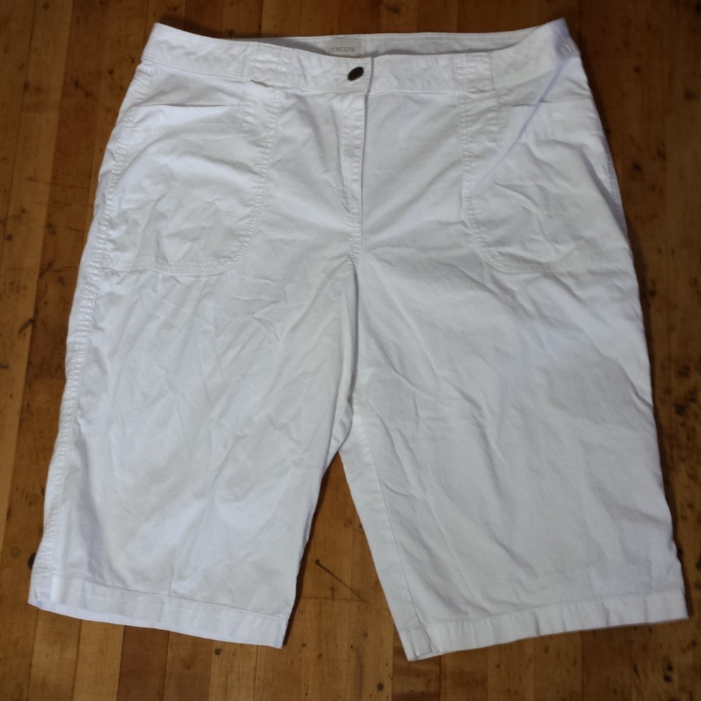 Chico’s Size 2.5 or 14 White cotton shorts